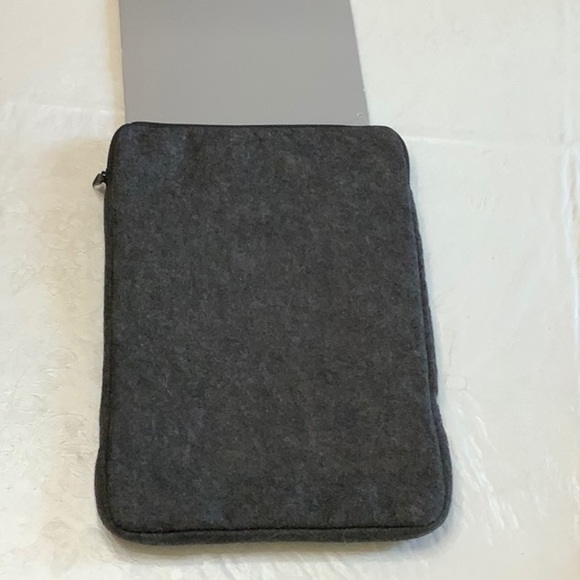 Jansport 15” 2.0 DIGITAL SLEEVE - Grey/Tartan Plaid - Picture 3 of 7